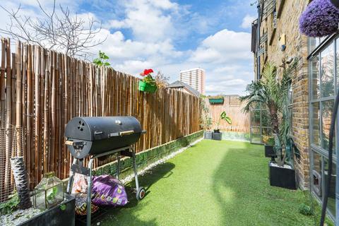 2 bedroom flat for sale, 251 Old Ford Road, London E3