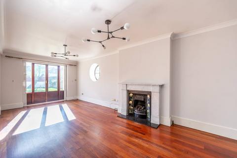 2 bedroom flat to rent, Chiswick Lane, Chiswick, London, W4