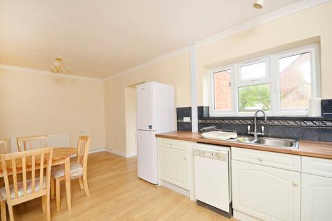 3 bedroom terraced house to rent, Southway, Guildford, GU2