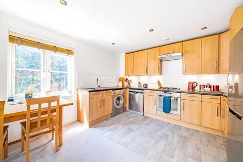 2 bedroom flat for sale, London Road, Guildford GU1