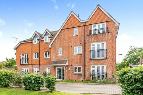 8 Raynham Close, Guildford, GU4 7TS