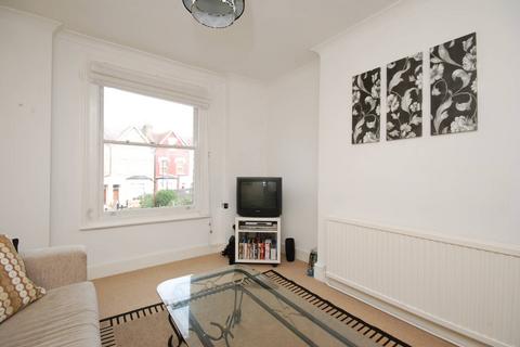 3 bedroom flat to rent, Courcy Road, Turnpike Lane, London, N8