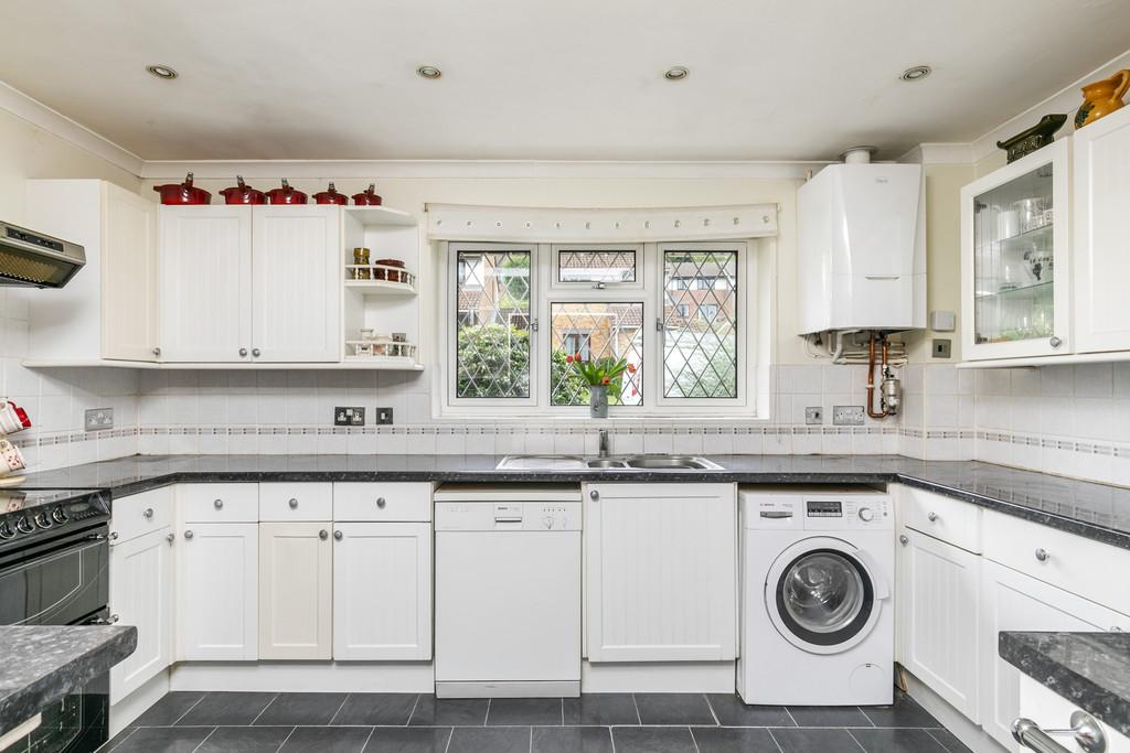 Belgarum - 56 Lowden Close SO22 4 EW-17