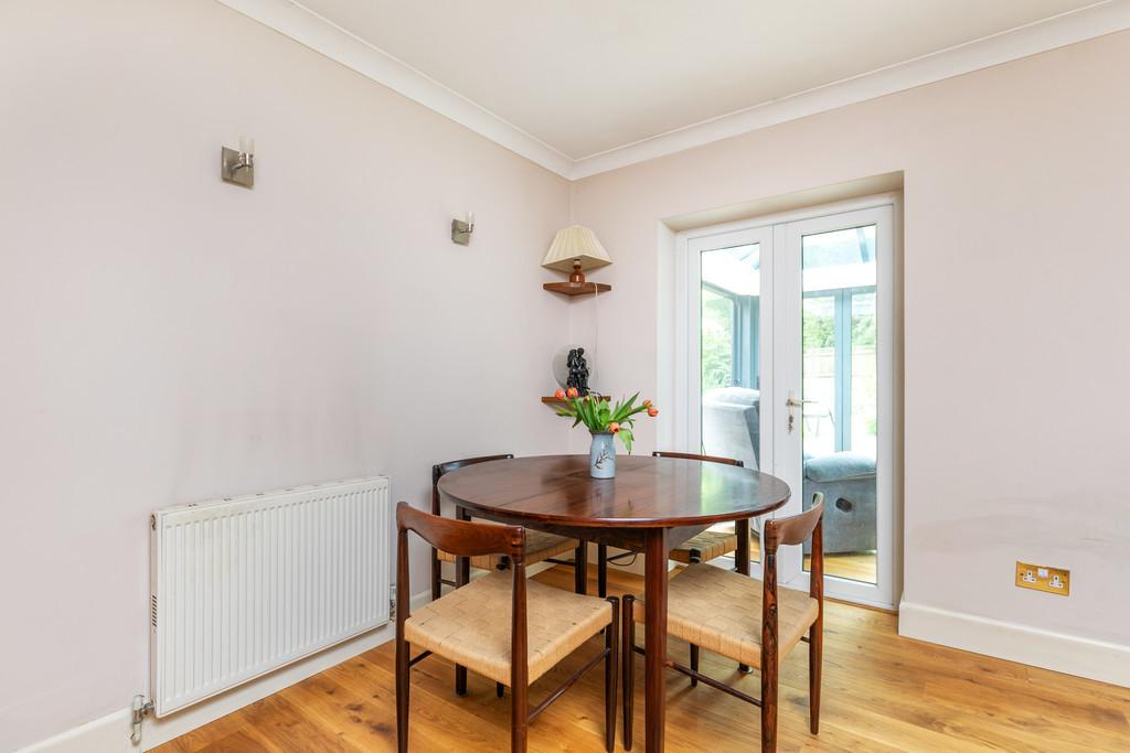 Belgarum - 56 Lowden Close SO22 4 EW-22
