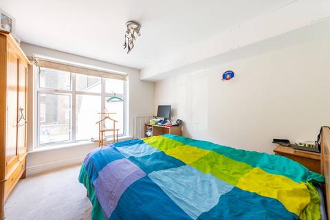 3 bedroom flat to rent, Queensway, Queensway, London, W2