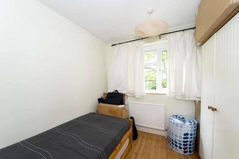 3 bedroom flat for sale, Brick Farm Close, Kew, Richmond, TW9