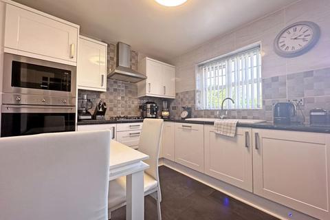 4 bedroom end of terrace house for sale, Thunderbolt Way, TIPTON, DY4 9SG