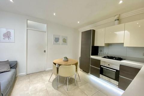 4 bedroom apartment to rent, Lotus Mews, Holloway, London
