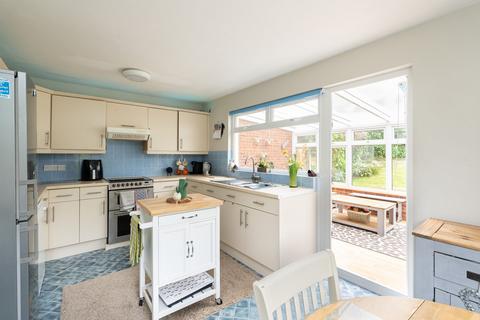 16 Masons Paddock, Dorking, RH4 1HY