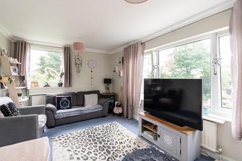 16 Masons Paddock, Dorking, RH4 1HY