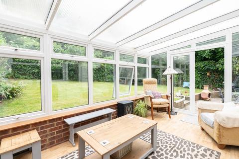 16 Masons Paddock, Dorking, RH4 1HY