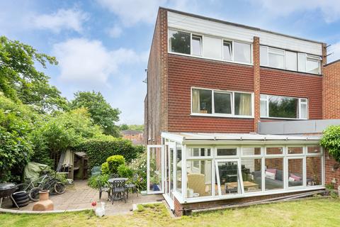 16 Masons Paddock, Dorking, RH4 1HY
