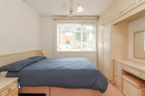 69 Stephenson Close, Glascote, Tamworth, B77 2DG