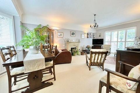 81 Oaken Lane, Claygate, Esher, KT10 0RQ