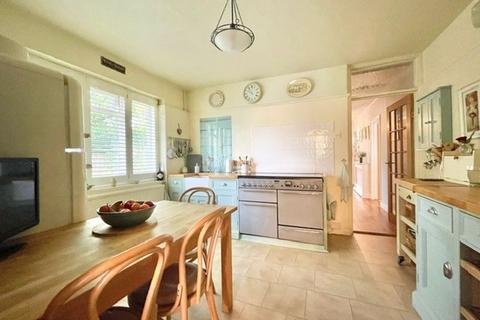 81 Oaken Lane, Claygate, Esher, KT10 0RQ
