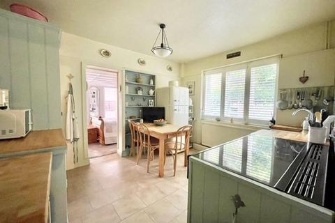 81 Oaken Lane, Claygate, Esher, KT10 0RQ