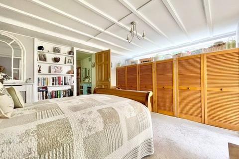 81 Oaken Lane, Claygate, Esher, KT10 0RQ