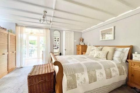 81 Oaken Lane, Claygate, Esher, KT10 0RQ
