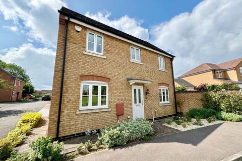 3 bedroom detached house to rent, Tom Childs Close, Grantham