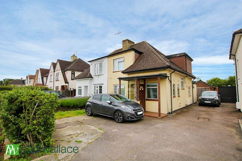 Robinson Avenue, Goffs Oak 4 bed semidetached house for sale £549,995