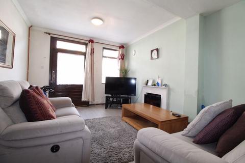 2 bedroom terraced house for sale, Cromwell Road, Luton