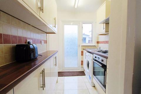 3 bedroom semi-detached house for sale, Kingshill Avenue, Northolt