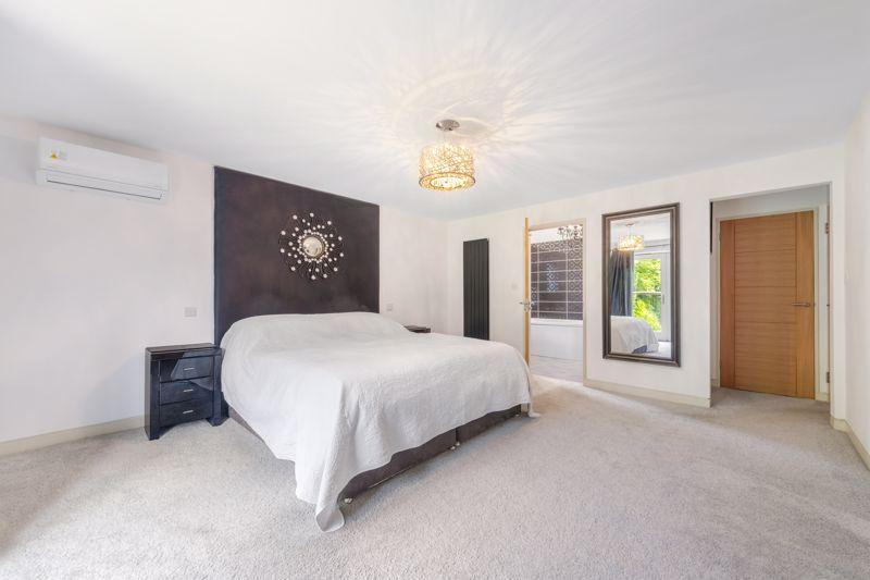 Master Bedroom (1)
