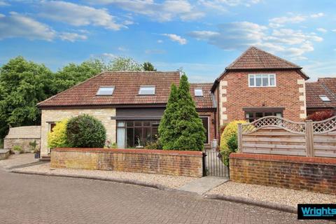 1 Farm Close, Trowbridge, BA14 9AQ