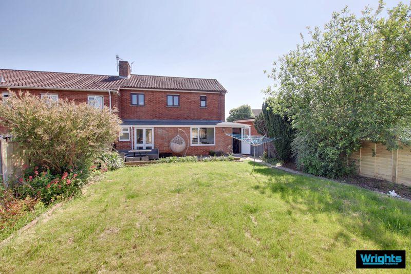 Ashmead, Trowbridge 3 bed semidetached house for sale £250,000