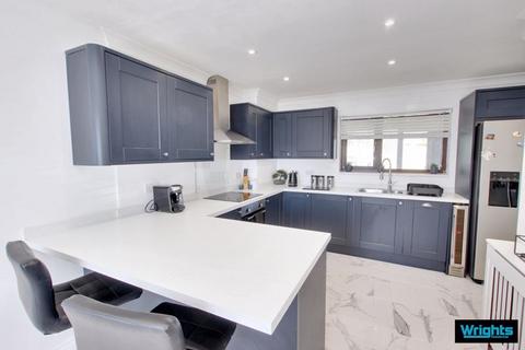 32 Ashmead, Trowbridge, BA14 0PB