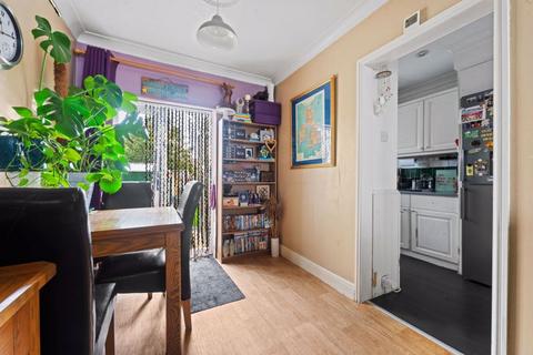 2 bedroom terraced house for sale, Boscombe Road, Worcester Park