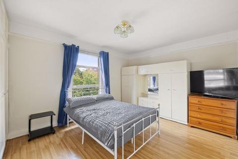 484 Hanworth Road, Hounslow, TW4 5LE