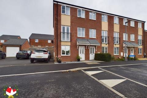 3 bedroom end of terrace house for sale, Freemans Road, Gloucester