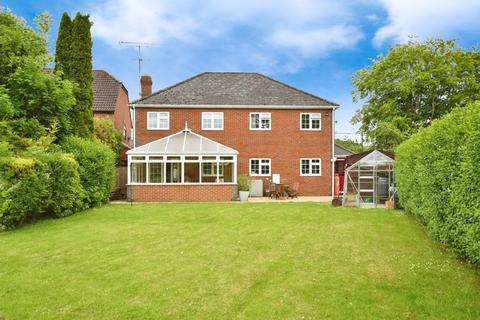 4 bedroom detached house for sale, Warminster Road, South Newton                                                                       *VIDEO TOUR*