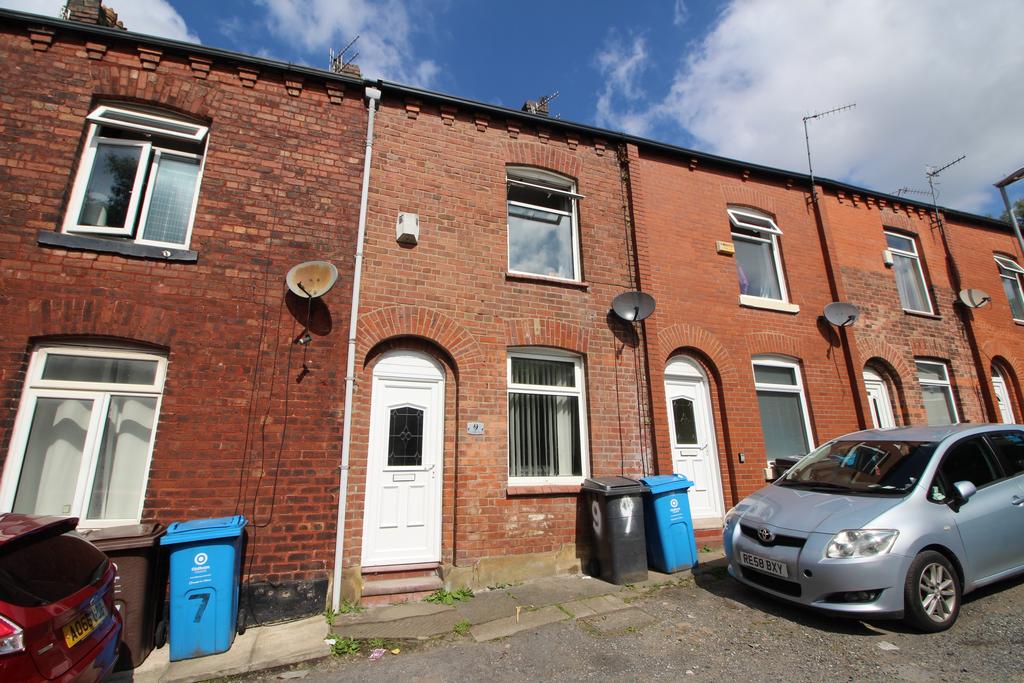 Kentucky Street, Oldham, OL4 2 bed terraced house to rent £850 pcm (£