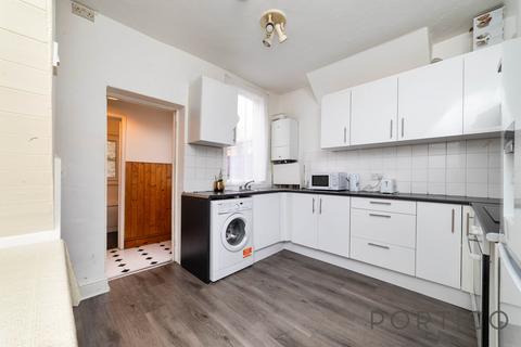 2 bedroom property to rent, Tavistock Road | E15