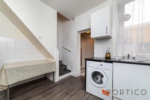 2 bedroom property to rent, Tavistock Road | E15