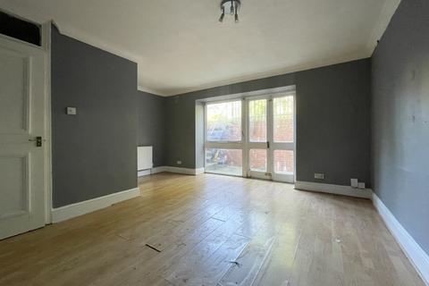 Studio for sale, Whitehorse Lane, South Norwood