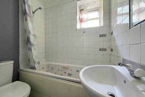 Studio for sale, Whitehorse Lane, South Norwood