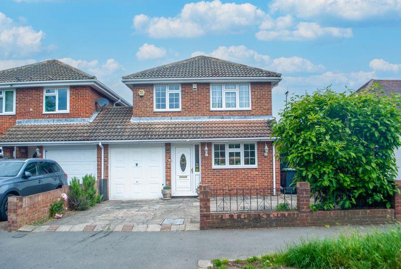 Carlingford Drive, WestcliffOnSea SS0 4 bed house for sale £550,000
