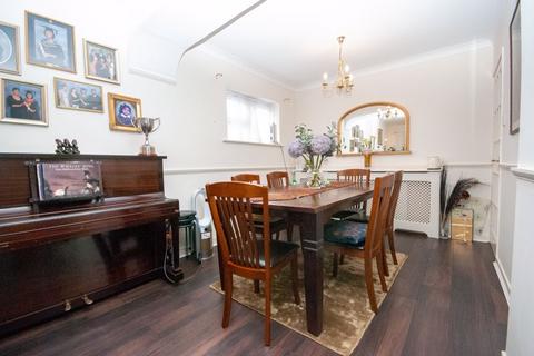 4 bedroom house for sale, Carlingford Drive, Westcliff-On-Sea SS0