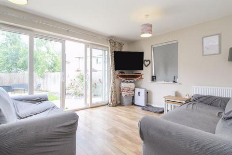 3 bedroom end of terrace house for sale, Wooding Way, Bedford MK45