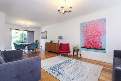 15 Arundel Drive, Bedford, MK41 8JF