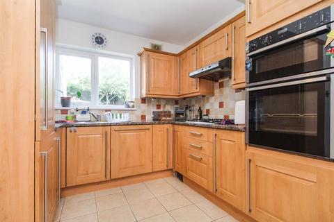 15 Arundel Drive, Bedford, MK41 8JF