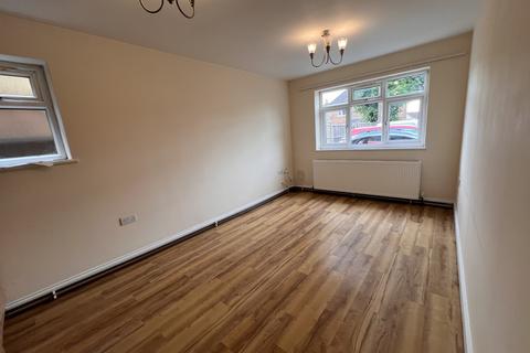 1 bedroom property to rent, Feltham Road, Ashford, TW15 1BS