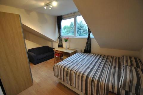 1 bedroom detached house to rent, Birchfields Road, Manchester, M13 0XX