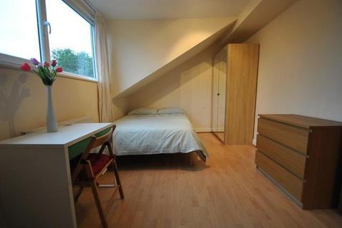 8 bedroom house share to rent, Birchfields Road, Manchester, M13 0XX