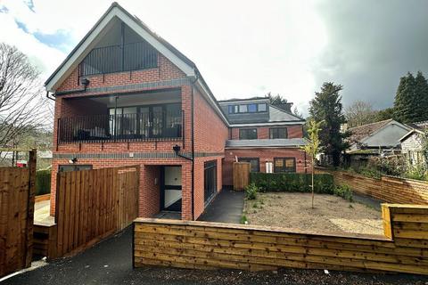 2 bedroom flat for sale, Whyteleafe Hill, Whyteleafe, CR3 0AG