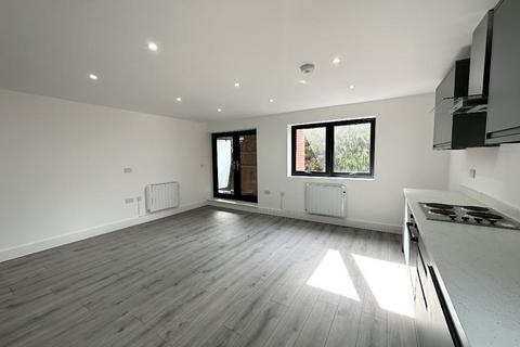 2 bedroom flat for sale, Whyteleafe Hill, Whyteleafe, CR3 0AG