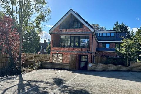 2 bedroom flat for sale, Whyteleafe Hill, Whyteleafe, CR3 0AG